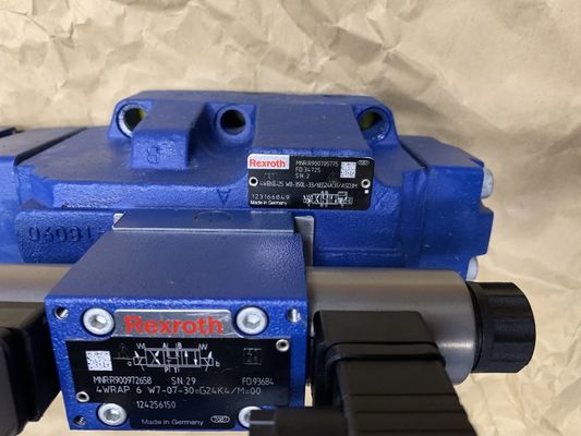 Rexroth R900705775 4 WRKE 25 W 8 - 350 L - 33/6 PER ESEMPIO. 24K31/A5D3M 4 WRKE 25 W 8 - 350 L - 3 X/6 PER ESEMPIO. 24K31/A5D3M Proportional Directional Valve
