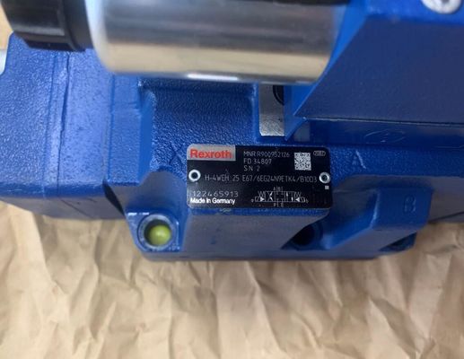 R900952126 H - 4 WEH 25 E 67/6 PER ESEMPIO. 24N9ETK4/B10D3 H - 4 WEH 25 E 6 valvola direzionale della bobina X/6 PER ESEMPIO. 24N9ETK4/B10D3